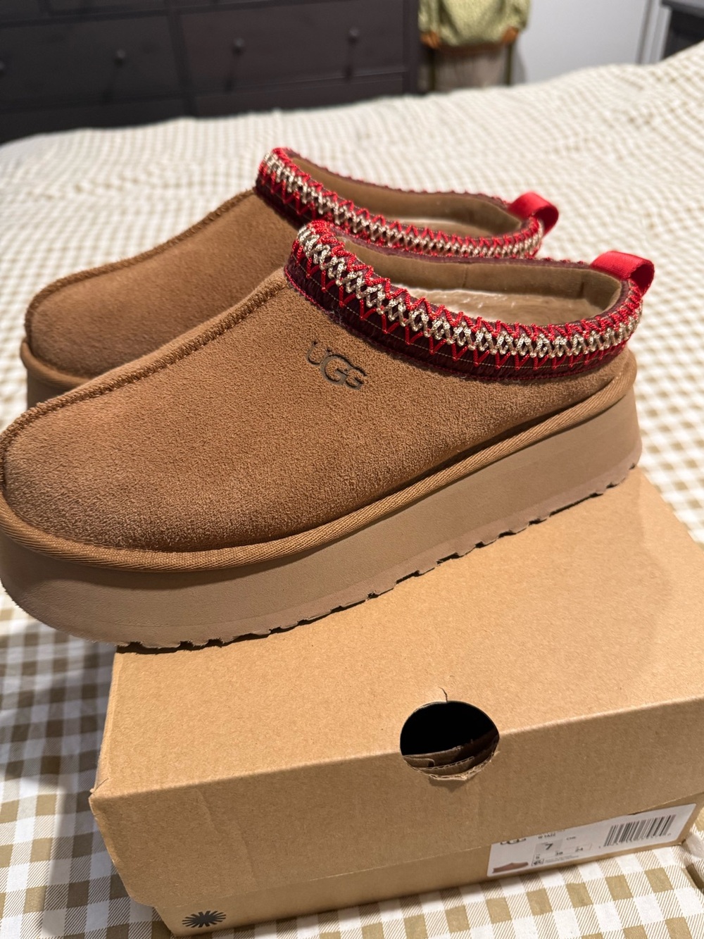 Women’s UGG Tazz